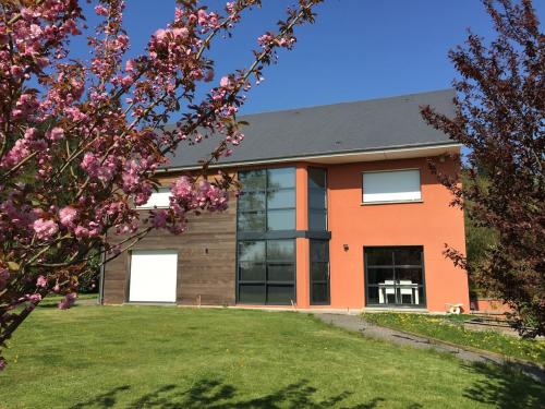 Le confort contemporain dans un écrin de verdure