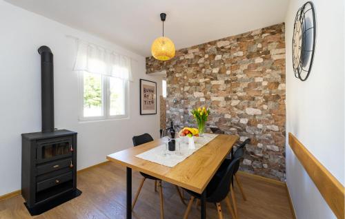 2 Bedroom Beautiful Home In Starigrad