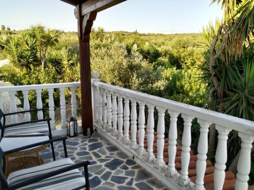 a porch with chairs and a view of the desert at Agros in Varákkes