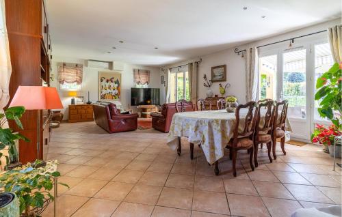 Stunning Home In Saint-Raphaël