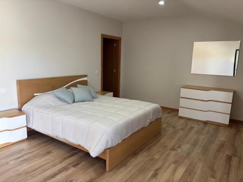 Кровать или кровати в номере Apartamento Duplex Bragança centro