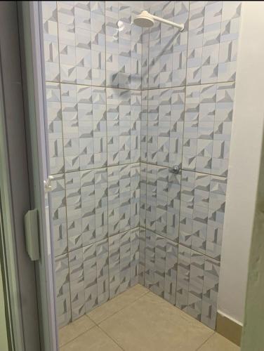 a shower with a glass door in a bathroom at Casa Marajó Centro de Belém COP30 in Belém