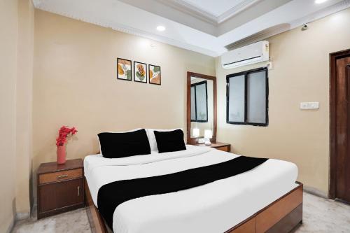 a bedroom with a large bed in a room at Super Hotel O Pithampur Formerly Ganga Residency in Akolia