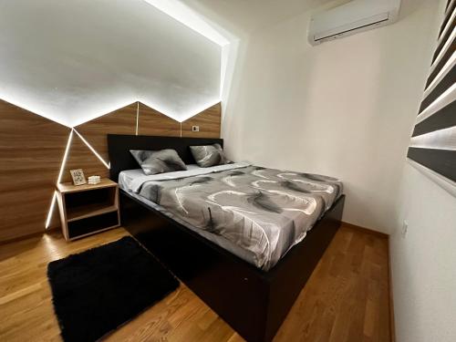 a bedroom with a bed in a small room at MAR Residence 15 in Niš