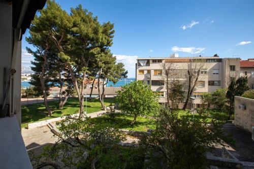 Comfort family apartment with balcony and sea view