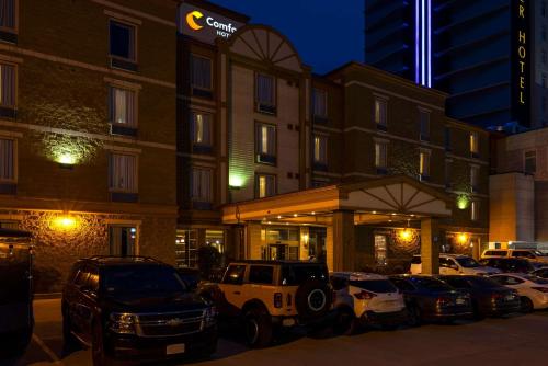 a jeep parked in a parking lot in front of a hotel at Comfort Hotel Bayer's Lake in Halifax