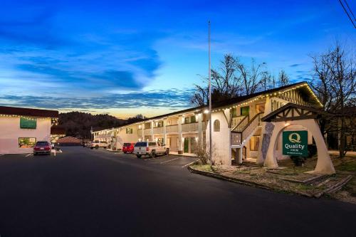 a street in a small town with a sign on it at Quality Inn Downtown Helen in Helen