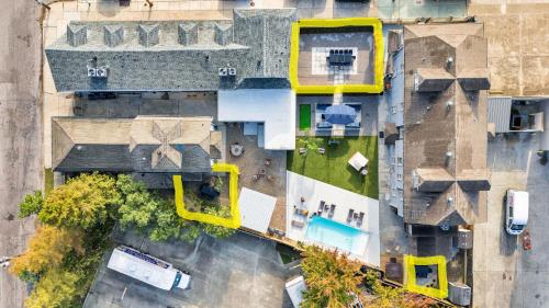 an overhead view of a house with a yard at Spectacular Suites Sleep 20 Near Fq W Pool in New Orleans