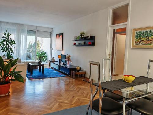 Comfort family apartment with balcony and sea view