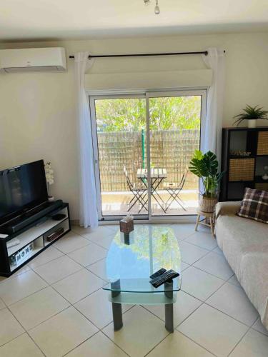 Apartment 2 steps from Bergerie Beach!