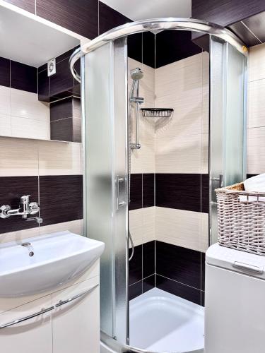 Koupelna v ubytování Apartament w centrum Łeby Zofia