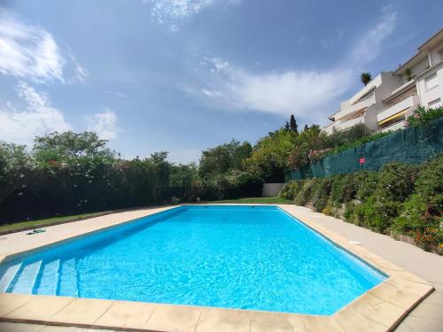 F3 63m2, Piscine, Terrasse, Parking, 20 min plages