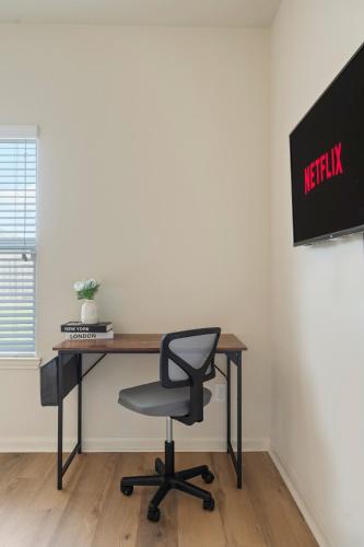 an office with a desk with a chair and a monitor at IAH 6 Miles Spacious 5 Bedroom Home with 3 King Beds in Humble
