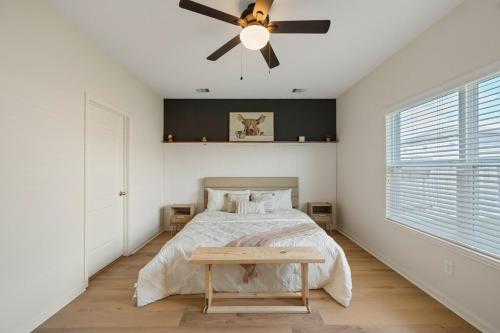 a bedroom with a bed and a ceiling fan at IAH 6 Miles Spacious 5 Bedroom Home with 3 King Beds in Humble