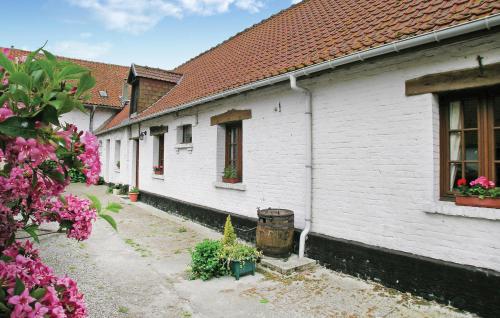 Lovely Home In Hames Boucres With Wifi