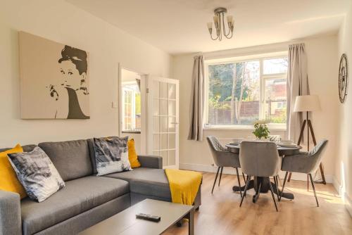 a living room with a couch and a table at Cozy House in Manchester