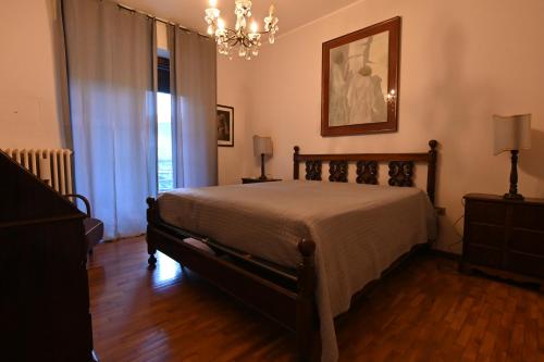 a bedroom with a bed and a chandelier at Villa Francesca B&B in Grumello del Monte