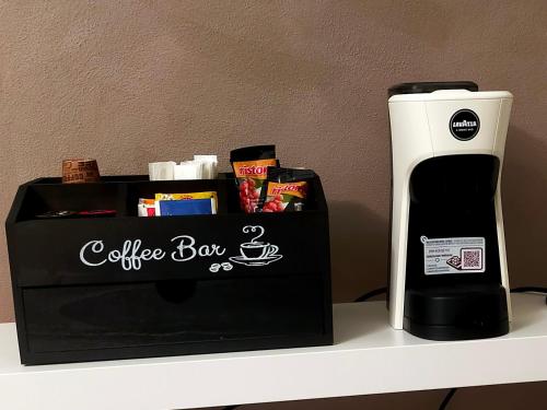 Příslušenství pro přípravu čaje a kávy v ubytování Casa Antonella