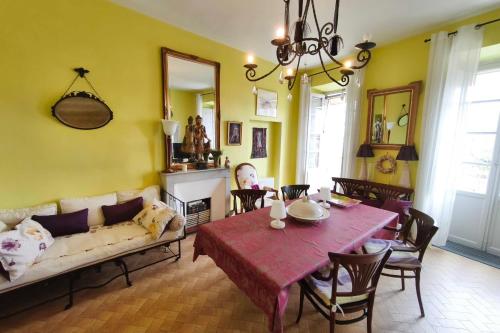 2-bedroom apartment with balcony and sea view