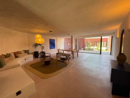 New Cozy oasis in the center Terrace and Garage