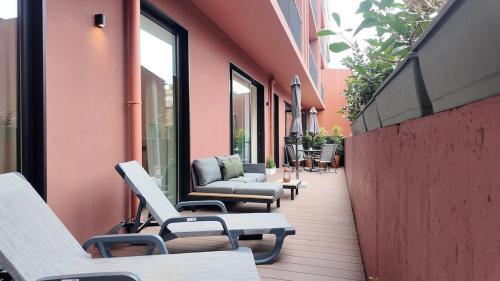 New Cozy oasis in the center Terrace and Garage