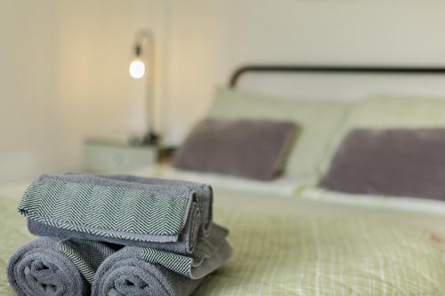 a pile of towels sitting on top of a bed at St. Edwards Overlook in Sligo