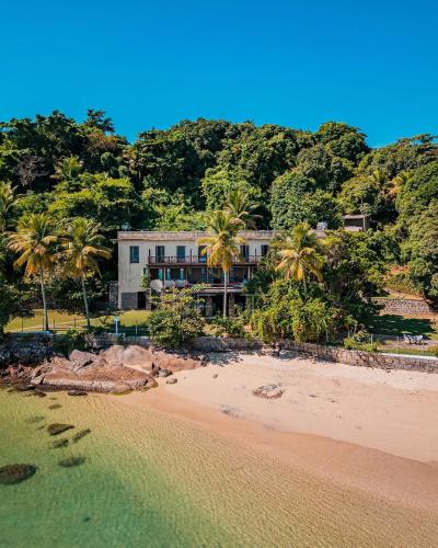 Naturlandskabet i nærheden af båden