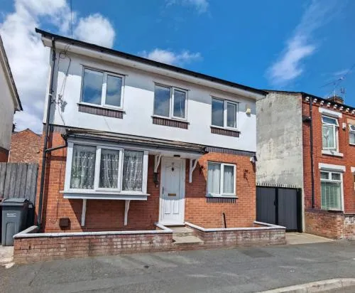 Regent House - Holiday Home With Free Parking - 5 Minutes Drive to Coop Live Arena, Etihad Stadium & Manchester City Centre photo 1