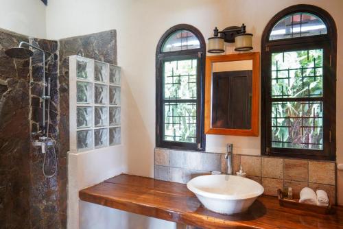 a bathroom with a sink and a shower at Casa Marbella in Santa Teresa Beach
