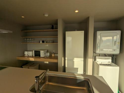 Dapur atau dapur kecil di Aki's Apartments Madarao