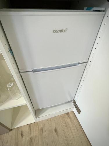 ajar door of a refrigerator in a room at A4 HighTown Apartments, Steps from Luton Train Station in Luton