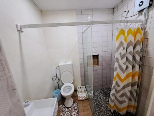 Ένα μπάνιο στο Big Family Space - 3 AC Bedrooms