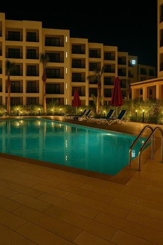 Бассейн в Beachfront Chalet in Porto Said with или поблизости