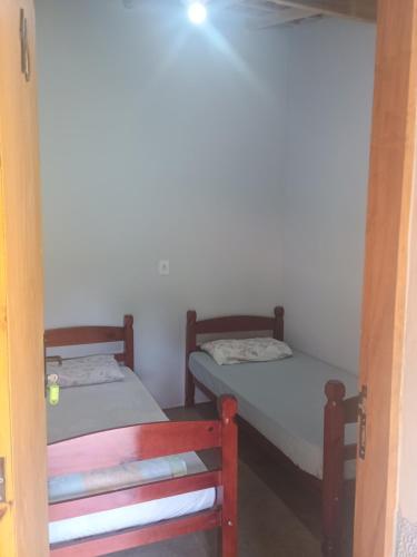 เตียงในห้องที่ Chácara Cachoeira