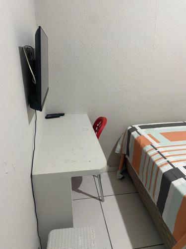 a room with a desk and a bed and a computer at Hotel e Pousada REQUINTTE in Parnaíba