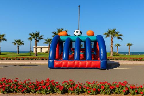 une aire de jeux gonflable avec un ballon de football et des balles dessus dans l'établissement Bright and Airy Chalet Near the Beach, à Port-Saïd