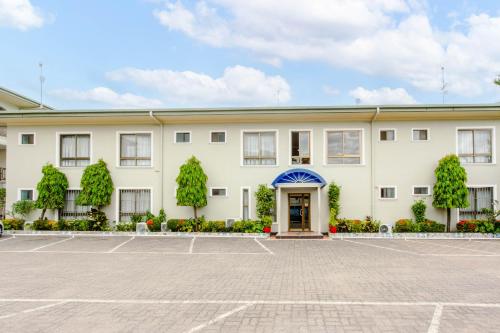 a large white building with a parking lot at Citi Serviced Apartments - Lagatoi Place in Port Moresby