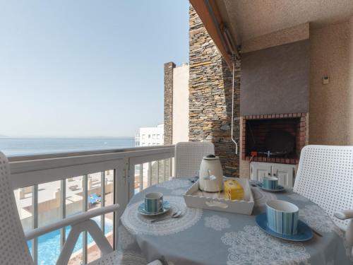 Apartment in Roses with Stunning Sea Views