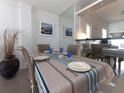 Apartment in Roses with Stunning Sea Views