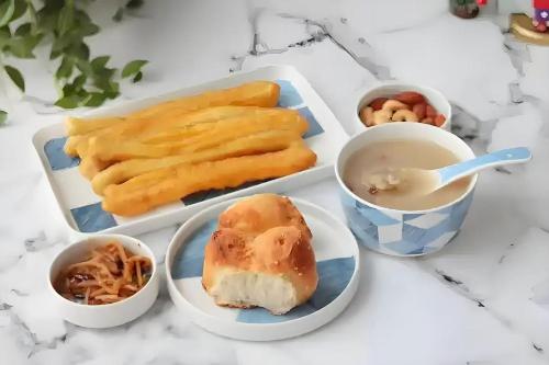 a tray of food with french fries and other foods at 莆田市湄洲岛蓝湾半岛宾馆妈祖祖庙店 in Putian