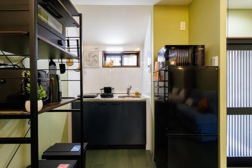 鶴橋和モダン古民家 縁家 Enya-Japanese Townhouse 2min to Tsuruhashi Station Easy Access to Namba and Dotonbori