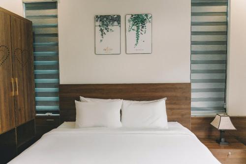 Postel nebo postele na pokoji v ubytování Tam Coc Harbor Hotel & Travel
