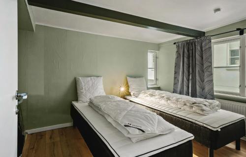 two beds sitting next to each other in a room at 3 Bedroom Awesome Home In Faaborg in Fåborg