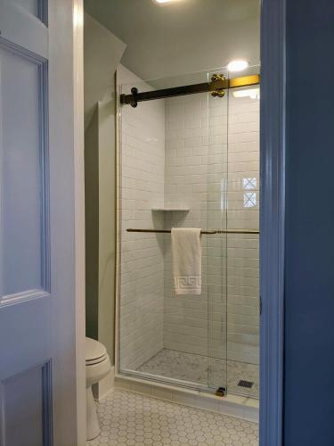 a bathroom with a glass shower with a toilet at Stanton House Inn in Greenwich