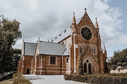 Imagen de la galería de Cathedral View - Serene Inner City Retreat, en Hobart