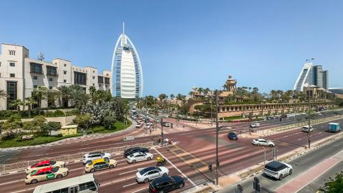 Spacious 3BR in Lamtara, Burj View
