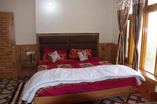 Postel nebo postele na pokoji v ubytování Conara Resort Lake View