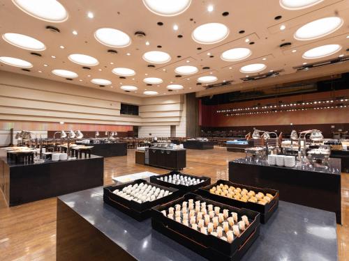 Una habitación grande con un aasteryasteryasteryasteryasteryasteryasteryasteryasteryasteryastery en Atami New Fujiya Hotel, en Atami