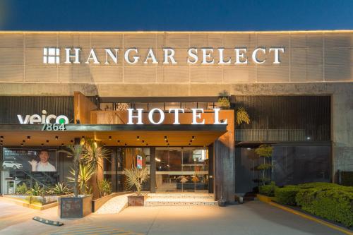a hotel with a sign that reads haraga select at Hangar Select Aeropuerto Guadalajara in Guadalajara