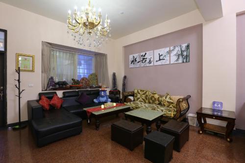a living room filled with furniture and a chandelier at Mozhu B&B in Hualien City